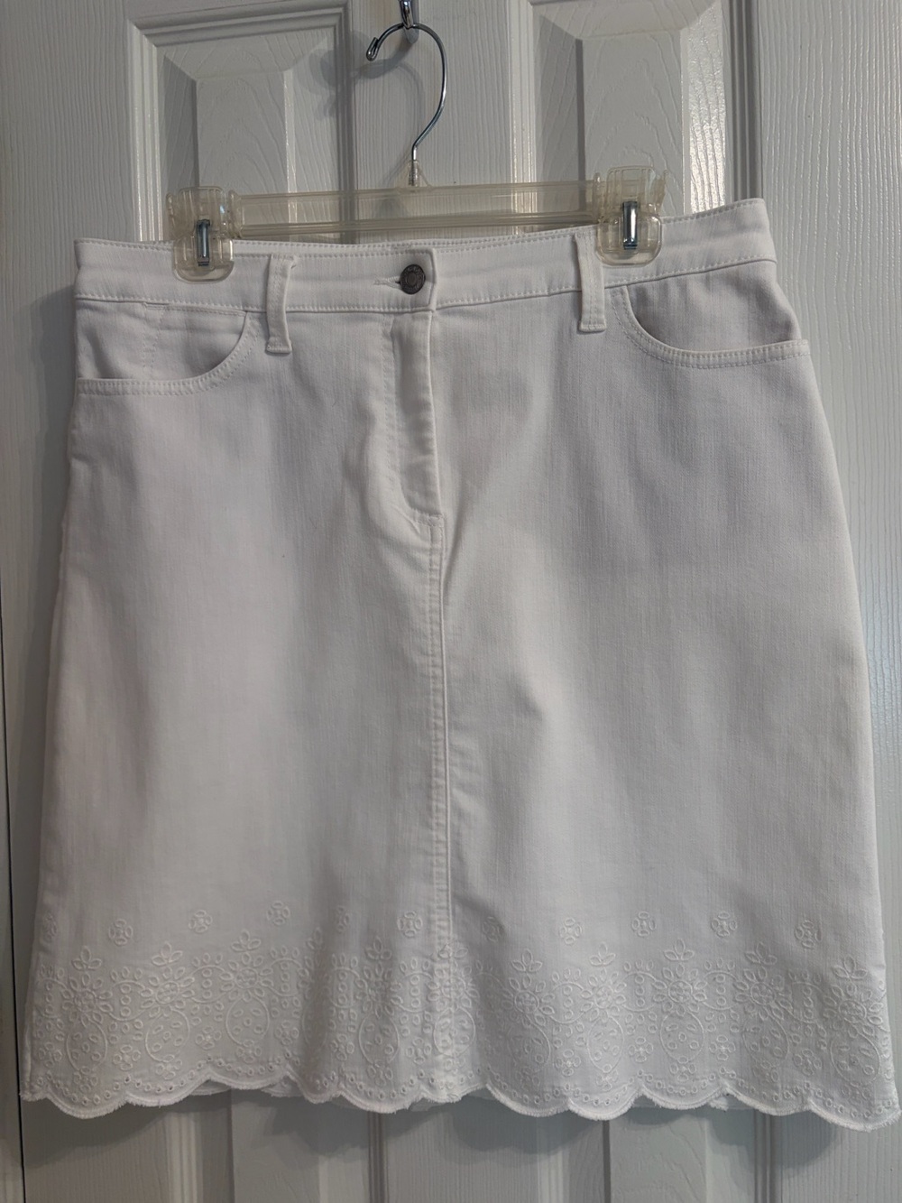 TALBOTS SIZE 8 EMBROIDERED SCALLOP-HEM JEAN SKIRT - Excellent Condition!!!